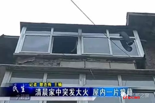 8月9日早，邯鄲新興大街青年路口，和平里小區(qū)16號樓2單元，一居民家中著火。消防官兵接警后，立即趕往現(xiàn)場，經(jīng)過消防隊員十多分鐘的搶救，大火被全部撲滅。不過所幸，無人員受傷，目前，起火原因還在調(diào)查中。