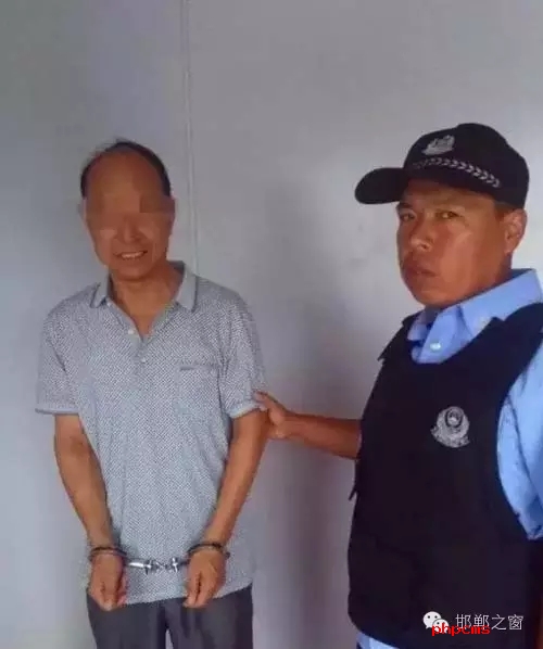 8月9日6時許，邯鄲大名鋪上高速口檢查站執(zhí)勤民警對一輛白色捷達車進行安檢時，車上一名男乘客自稱忘帶身份證，民警遂讓該男子提供其身份證號。經核查，該男子為許某良，系涉嫌保險詐騙網上逃犯。該許于5月31日，騙取國家養(yǎng)老保險金12萬余元，被魏縣公安局網上追逃。